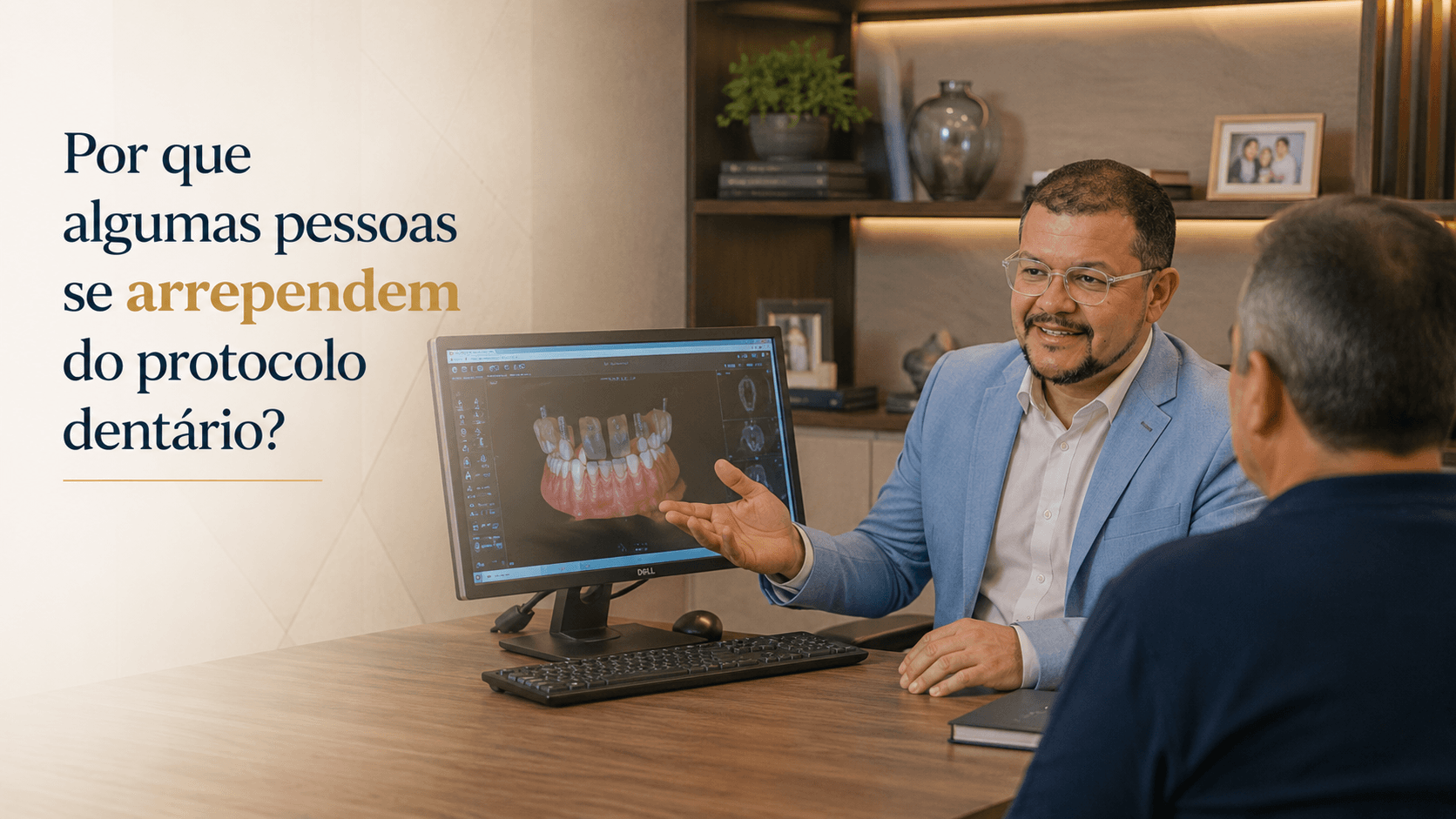 Dr. Caio orientando paciente sobre protocolo dentário e implante dentário em Campinas.