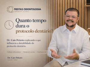 Dr. Caio Peixoto explicando em Campinas quanto tempo dura o protocolo dentário e quais fatores influenciam a durabilidade da prótese fixa sobre implantes.